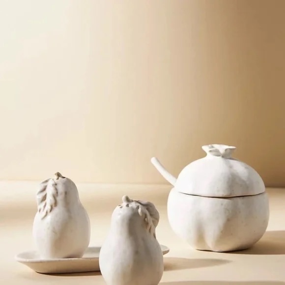 NWT Anthropologie Pear Salt And Pepper Shakers - Picture 2 of 3